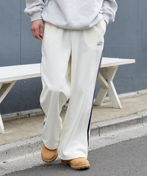 オフホワイト モデル：181cm L着用
