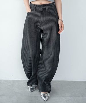 ブラックストライプ　モデル：166cm M着用