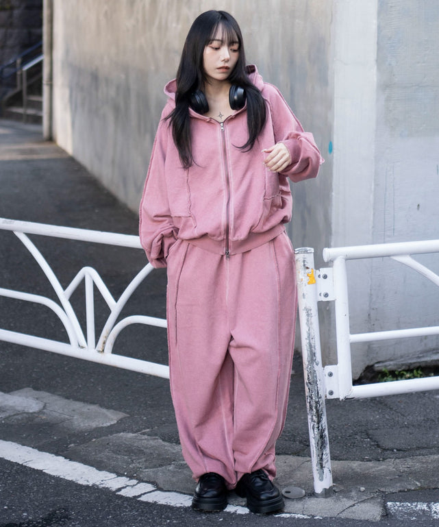 ピンク　モデル：159cm M着用