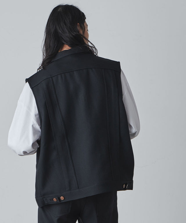 ブラック モデル：181cm L着用