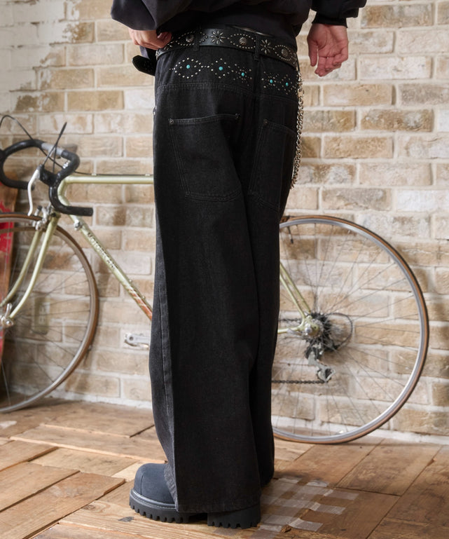 スタッズバギーデニムパンツ/デニムブラック モデル：175cm L着用