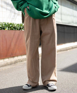 ホベージュ　モデル:161cm L着用