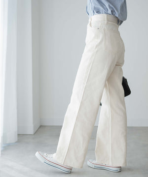 オフホワイト モデル：162cm M着用