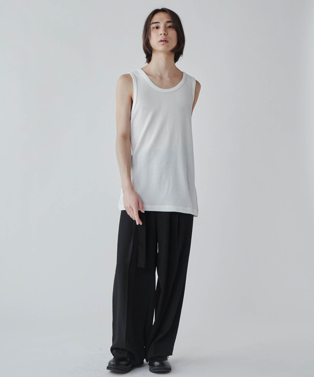 ホワイト モデル：172cm L着用