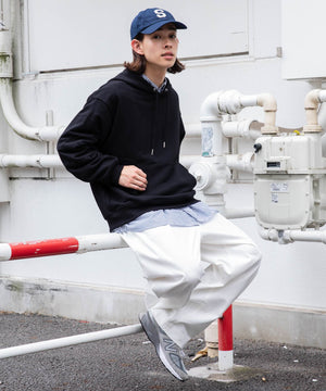 ホワイト　モデル：174cm L着用